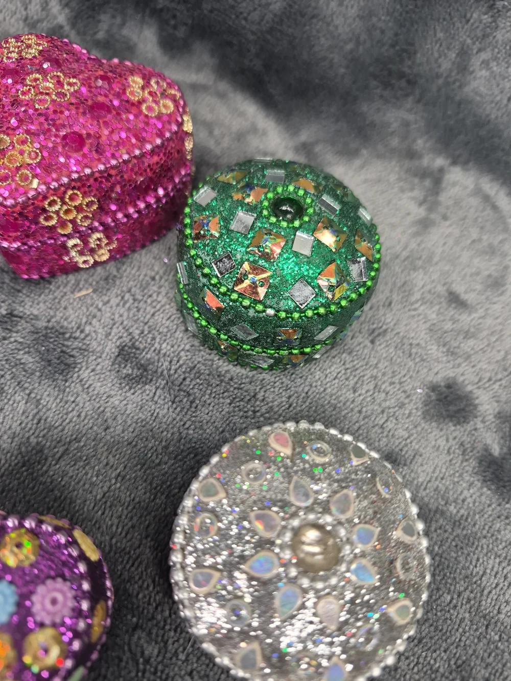 Hand Crafted Beaded Trinket Boxes Sparkling Rhinestone Heart Shape  6 Pcs